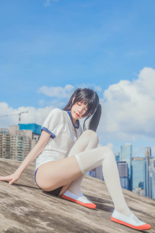 我送外卖误闯赛道，被呆小妹直播